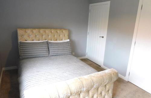 Beautiful 3 bedroom home with large garden 35 mins to Glasgow & Edinburgh - Photo 15