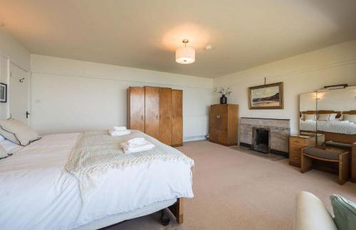 Cliff Top - Panoramic Sea Views with Spa & Hot Tub - Photo 22