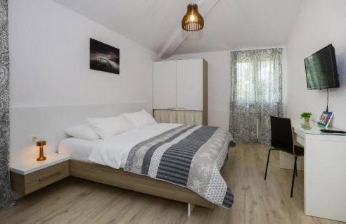 Beautiful Home In Kunj With Wifi - Photo 39