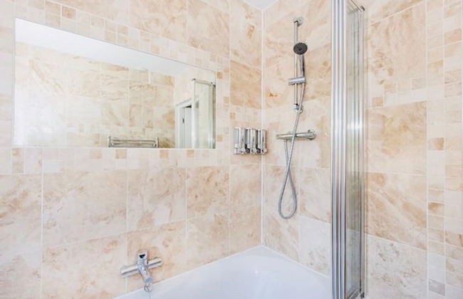 Beautiful 1-bed Apartment in York Near Gym - Foto 10