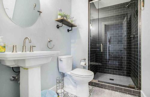 Cheerful Sister Lakes 4 BDR Lake Hse w/ Hot tub. - Foto 7