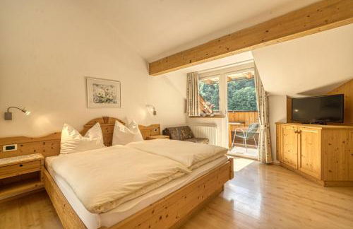 Kreuzwegerhof Nals - Historic Nature Stay with Pool near Meran & Bozen - Photo 51