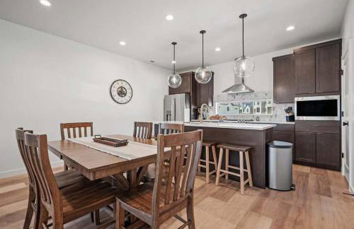 Focus Up at the Mountains Ski Retreat Hot Tub MTN Green - Foto 6