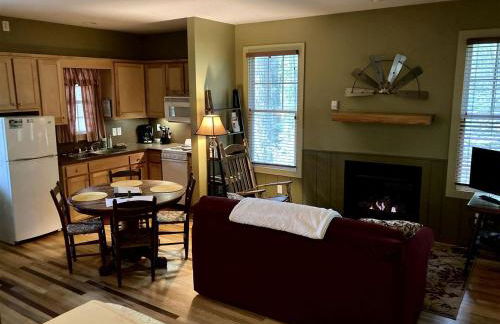 Family-Friendly Cabin with Private Hot Tub near Charlotte, North Carolina - Foto 6