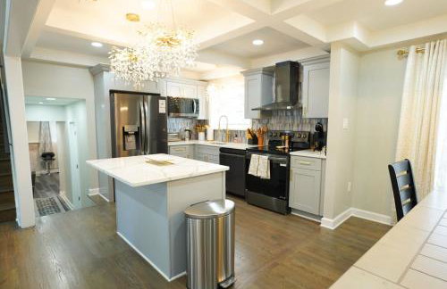 Modern Luxe Retreat -Heart of Chesterfield - Foto 25