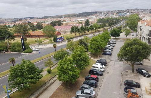 Enjoy Lisbon Cascais Sintra 1200 metres to metro blue line Sintra Rail line Free Parking - Foto 45