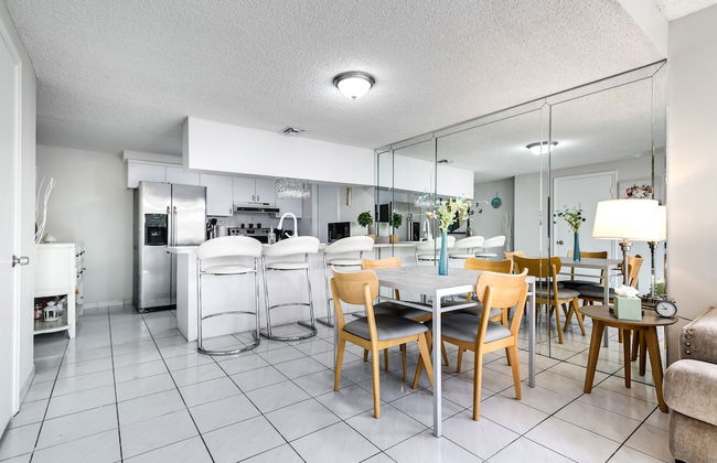 2 Bed2 Bath House with Backyard Jacuzzi - Foto 8