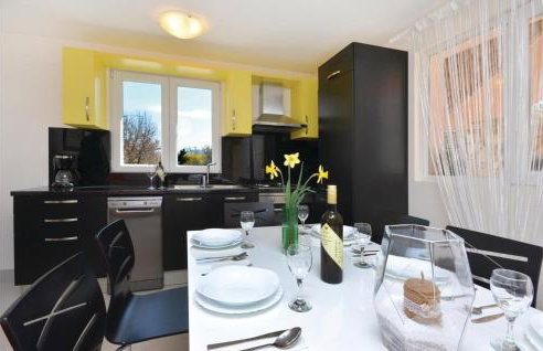 Four-Bedroom Holiday Home In Lecevica - Foto 10