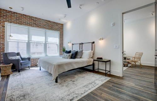 Loft condo by Mercedes Benz w balcony Apt 101 - Foto 1