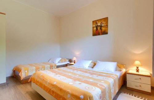 Faszinierendes Ferienhaus mit Privatpool, Volleyballfeld, Fussballplatz, Trampolin beim bekannten Radweg Parenzana - Foto 16