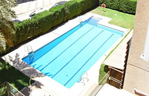 Amplio y luminoso apartamento cerca del centro y la playa con piscina y parking privado - Foto 7