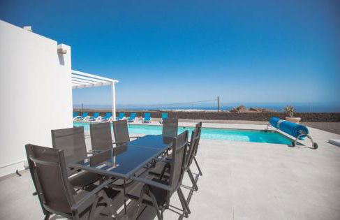 Casa Conil with a private 25 meter heated pool - Photo 42