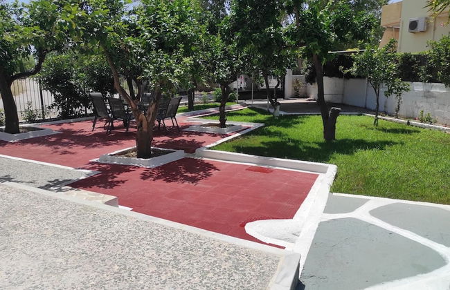 City Apartment w 3 BR Spacious Yard - Photo 17