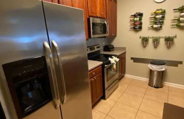 3Br 2Bath Condo Balcony 5min Conv Center 1388ft - Photo 2