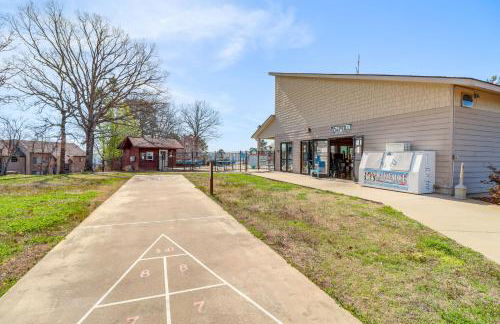 Fairfield Bay Home On Golf Course with Fenced Yard! - Foto 29