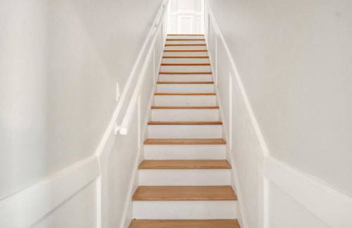 Apothecary - Upper Unit Downtown 2BR - Foto 14
