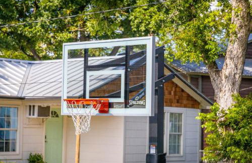 Waterfront Pickleball Court Wurstfest Stay - Foto 34