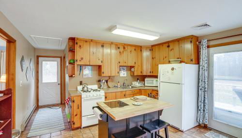 Hawley Home with Deck 4 Mi to Berkshire East Resort - Foto 3