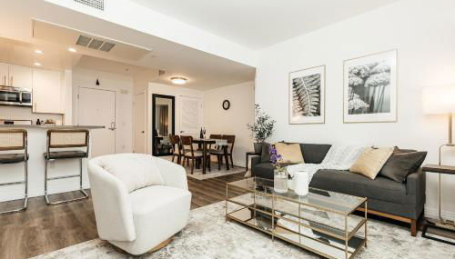 Cozy 2BD apartment - Photo 1