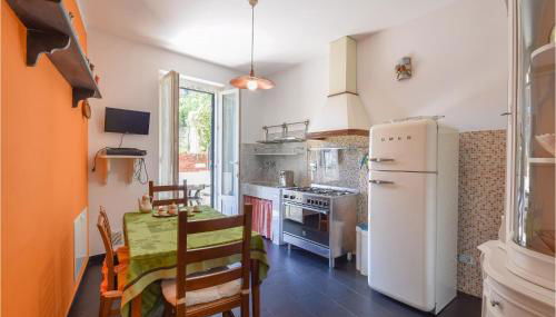 3 Bedroom Amazing Apartment In Genova - Foto 3