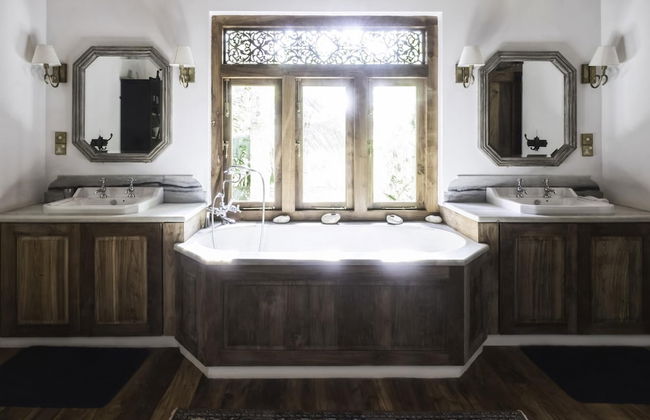 A Sophisticated Spacious Beach Villa With 20 Meter Water Slide - Foto 29