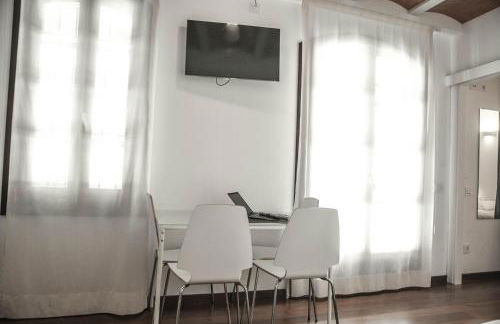 Barcelona Beach Apartments - Photo 18