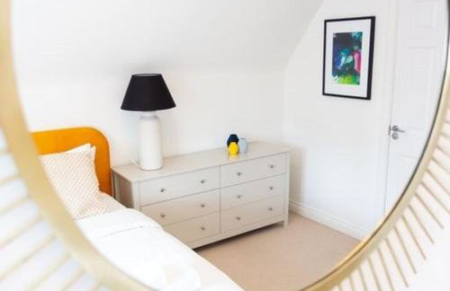 5 Bed Family Home- Free Parking - Foto 45