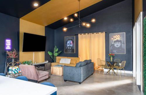 Stylish Home with Pool & Hot Tub near Downtown - Foto 13