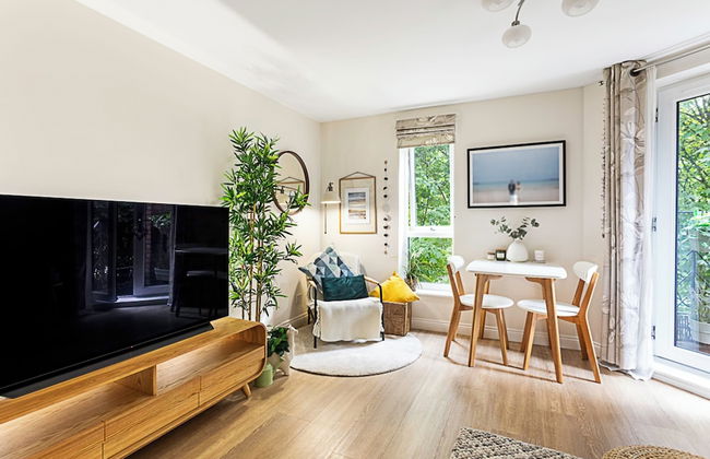 London Docklands Retreat - Photo 7