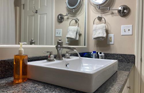 Classic City 3 bedroom 2 bath condo with deck close to UGA, Five Points, and Memorial Park in Athens - Photo 27