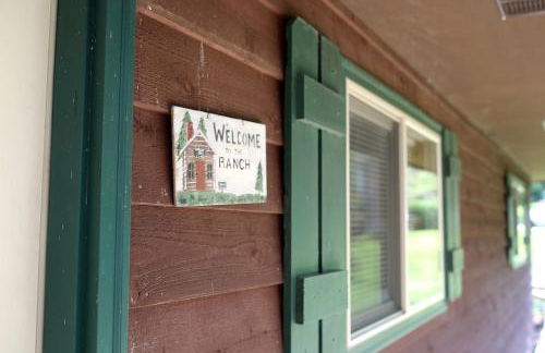 Rustic Family Cabin Rental with a Fire Pit near Wisconsin Dells - Foto 19
