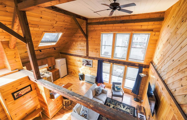 Historic barn at Moosehead Lake - Photo 11