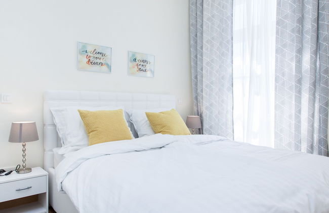 Luxury Main Square Apartments - Photo 2