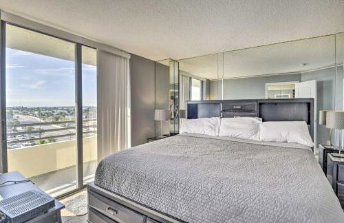 Sleek Beachfront Getaway with Community Perks! - Foto 11