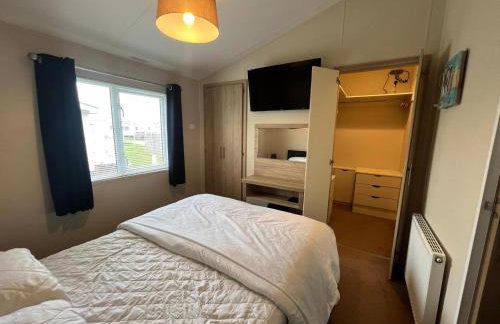 Stunning Lodge Boasting Large Decking Area At California Cliffs Ref 50008L - Foto 13