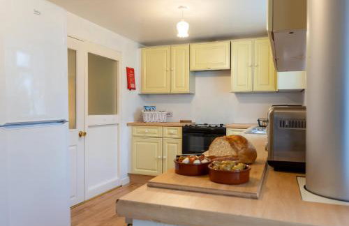 Cosy 4-Bed Cottage in Kirk Yetholm by MCPI Hosting, Perfect for Families & Holidaymakers - Foto 26