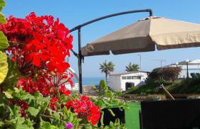 white house by the sea - Photo 32