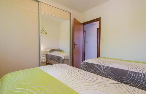 2 Bedroom Awesome Apartment In Labin - Photo 13