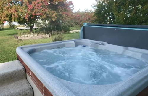 Peaceful Vacation Getaway, Private Yard, Hot Tub, 360 Views, Cozy Cottage in the heart of the Bitterroot Valley, Sage Cottage 406 - Foto 7