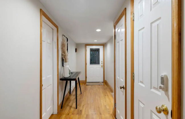 Cozy Fall Home With 4BR and Fireplace - Photo 17