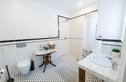 St Ann Creole Victorian - 5 bed-5 bath - Photo 8