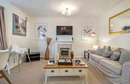 Spacious Apartment with Parking! - Photo 3