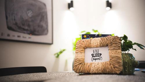 Sleep, Eat, Repeat and Park Your Car in City Center - Foto 5