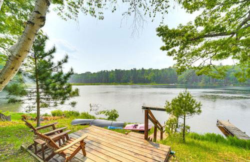 Four-Season Lake Cabin with Canoe and Paddle Boat! - Foto 1