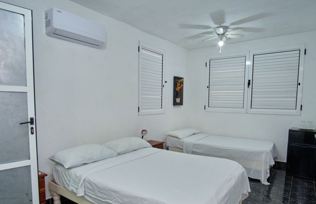 Villa in Cárdenas with swimming pool and garden - Photo 17