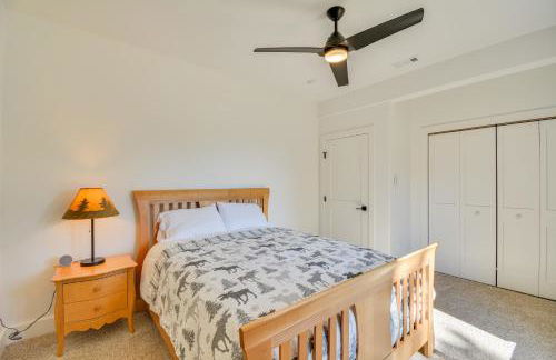 2 Mi to Lake Stunning Twin Lakes Home with Deck - Foto 15