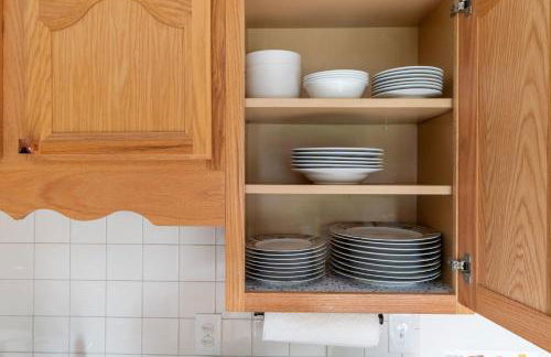 Peaceful Gem HotTub Fenced Yard & Near Downtown - Foto 36