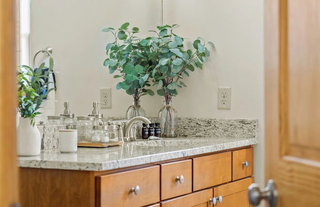 Pocono Paradise by Avantstay Lakeside Retreat, Hot Tub, Game Room, Near Beach - Foto 75