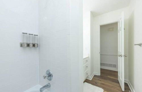 Sleeps 8, Lake Lanier Hidden Gem - Foto 26