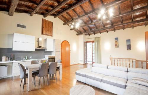 Lakeside Mansion With Pool - Foto 14